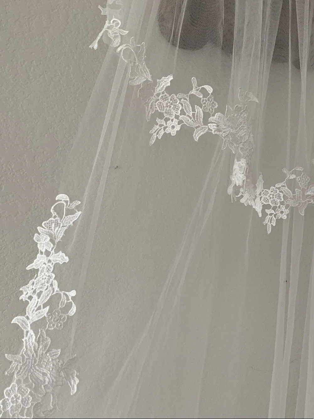 Stunning 2-Tier Lace-Trim Chapel / Cathedral Bridal Veil with Floral Appliqué